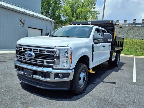 2025 Ford F350 image 1