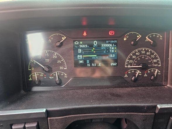 2023 Volvo VNL64T760 image 12