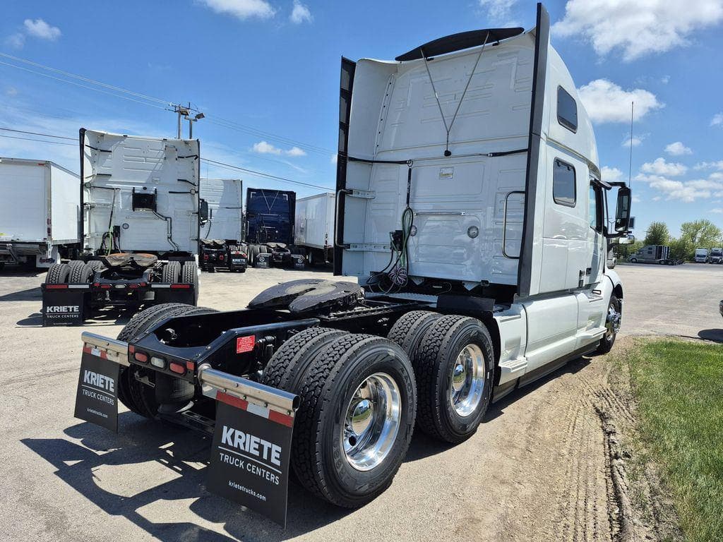 2023 Volvo VNL64T860 image 5