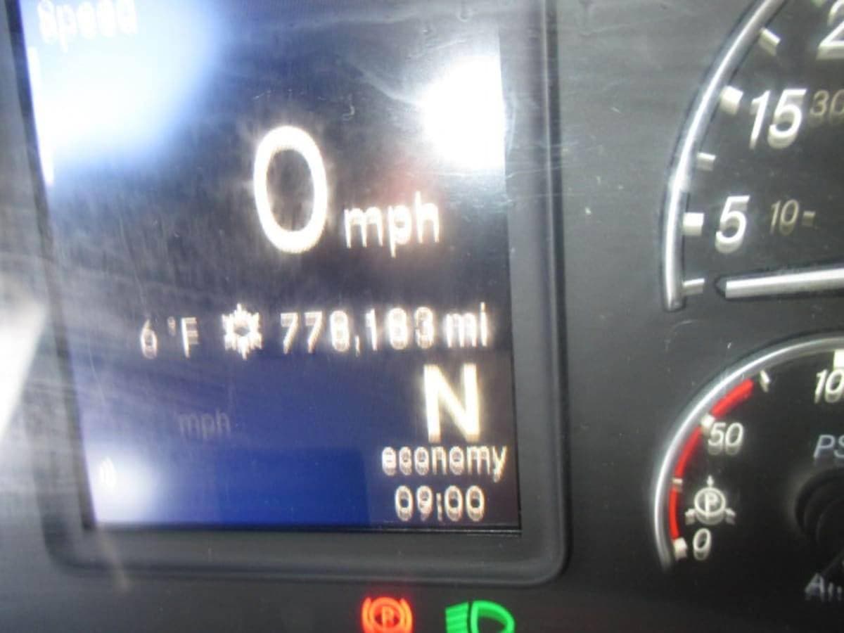 2022 Freightliner Cascadia 126 Day Cab Truck - 400HP, 12 Speed Automatic image 8