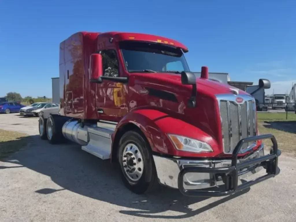 2022 Peterbilt 579 image 3