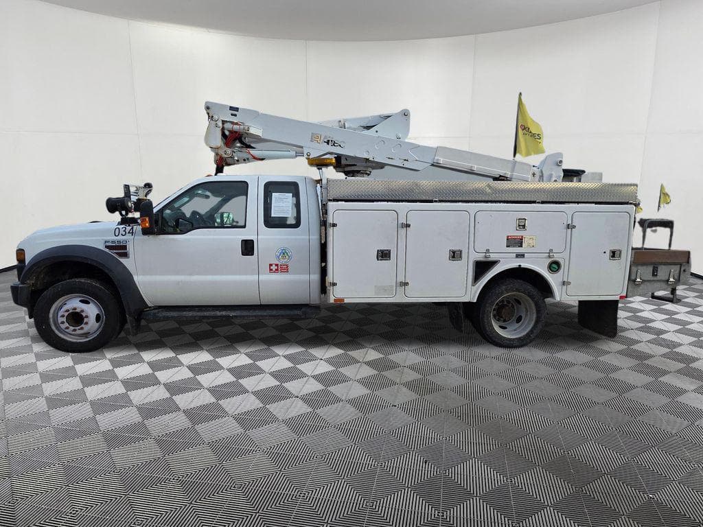 2009 Ford F-550SD XL DRW Bucket Crane image 4