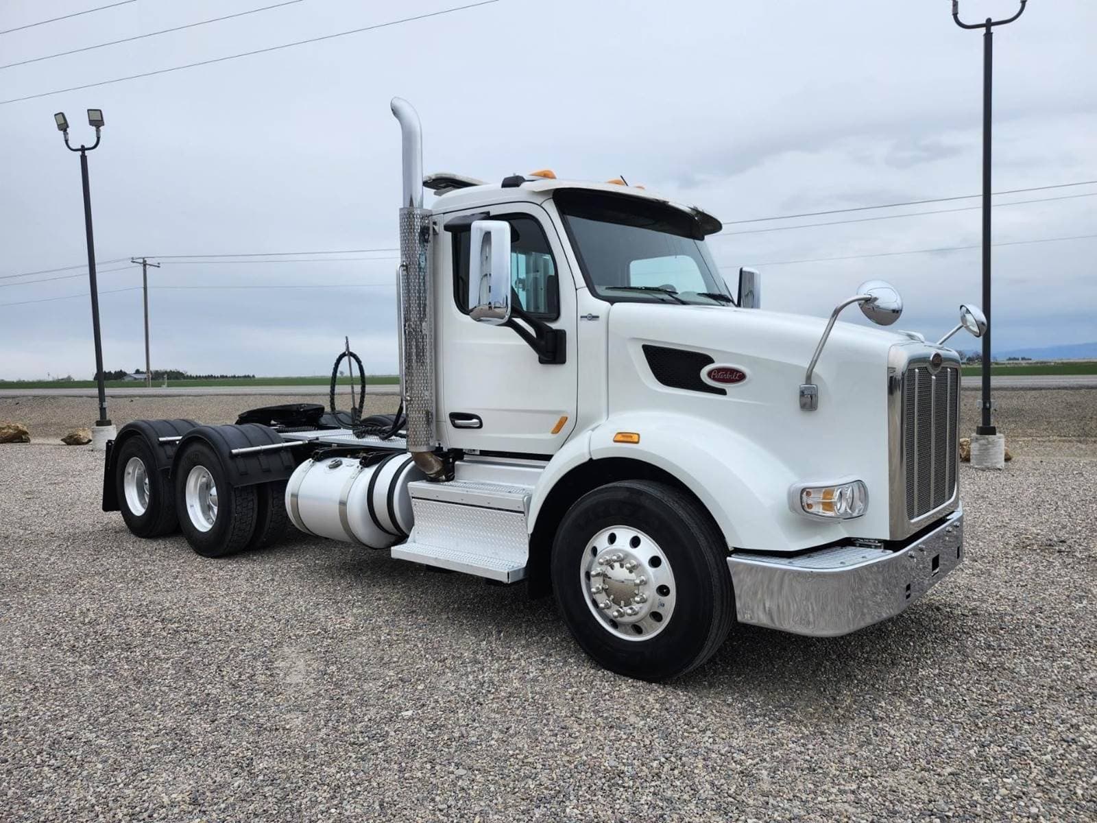 2020 Peterbilt 567 image 3