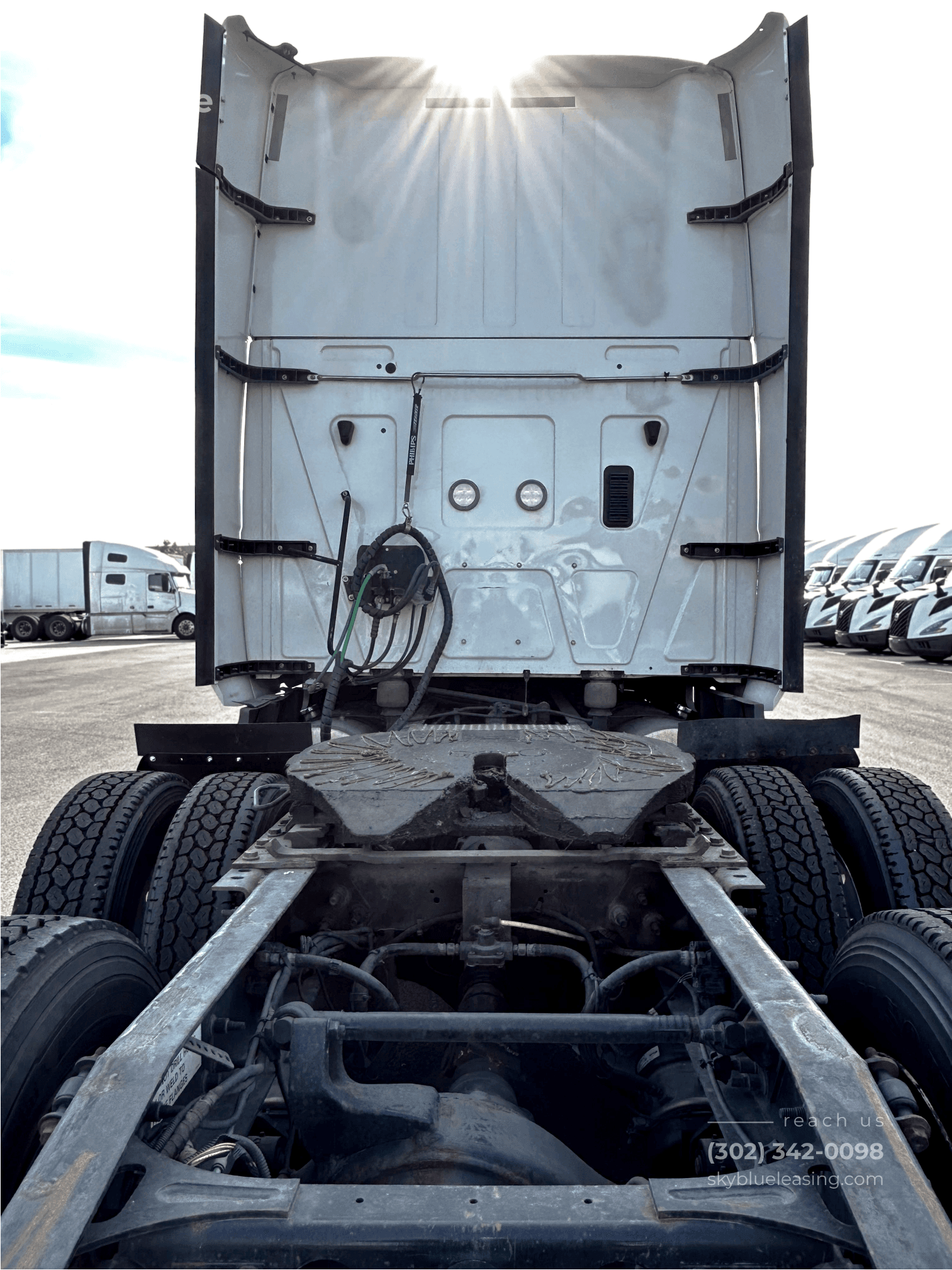 2022 International LT625 image 8