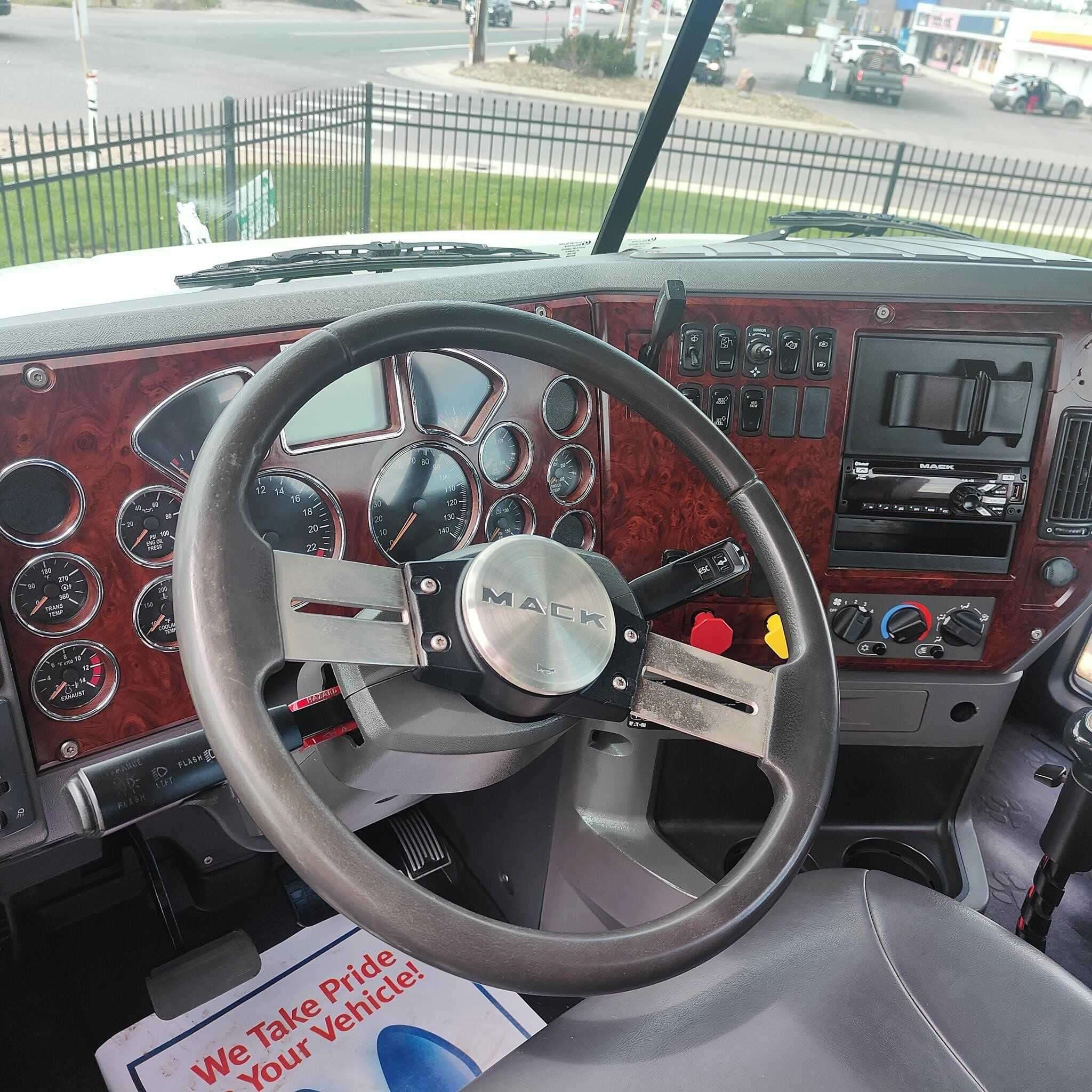 Used 2017 MACK 600 Conventional - Day Cab image 6