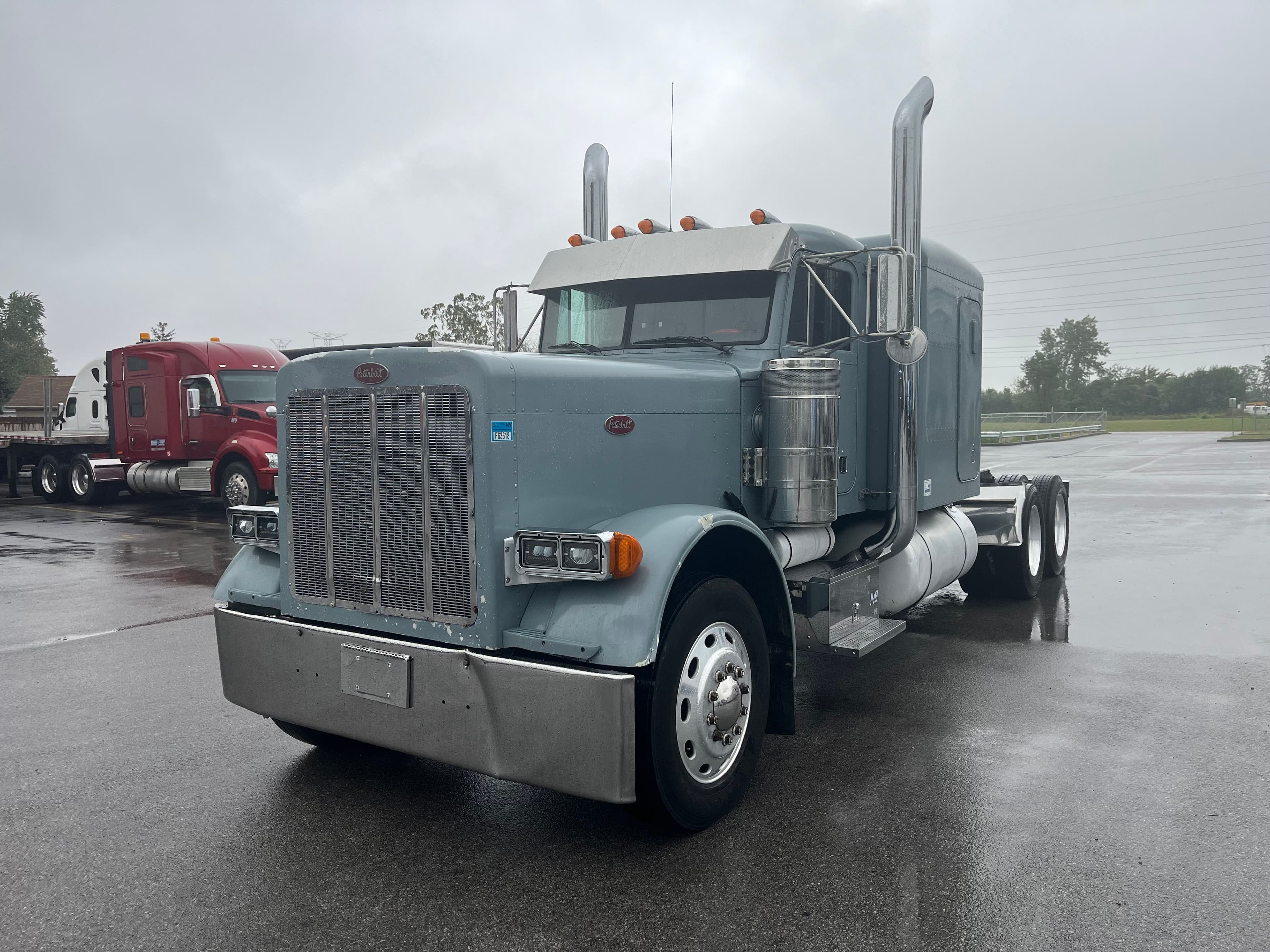 1994 Peterbilt 379 – New Engine image 2