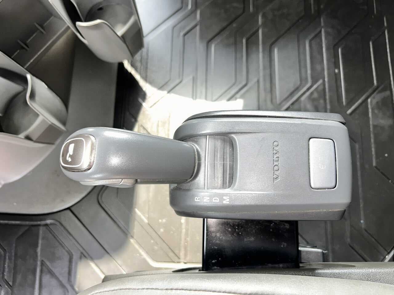 2020 Volvo VNL670 image 10