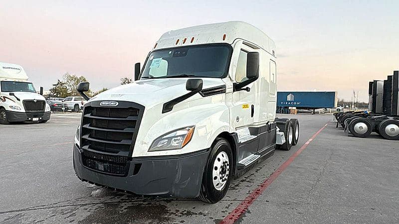 2021 Freightliner Cascadia 126 image 3