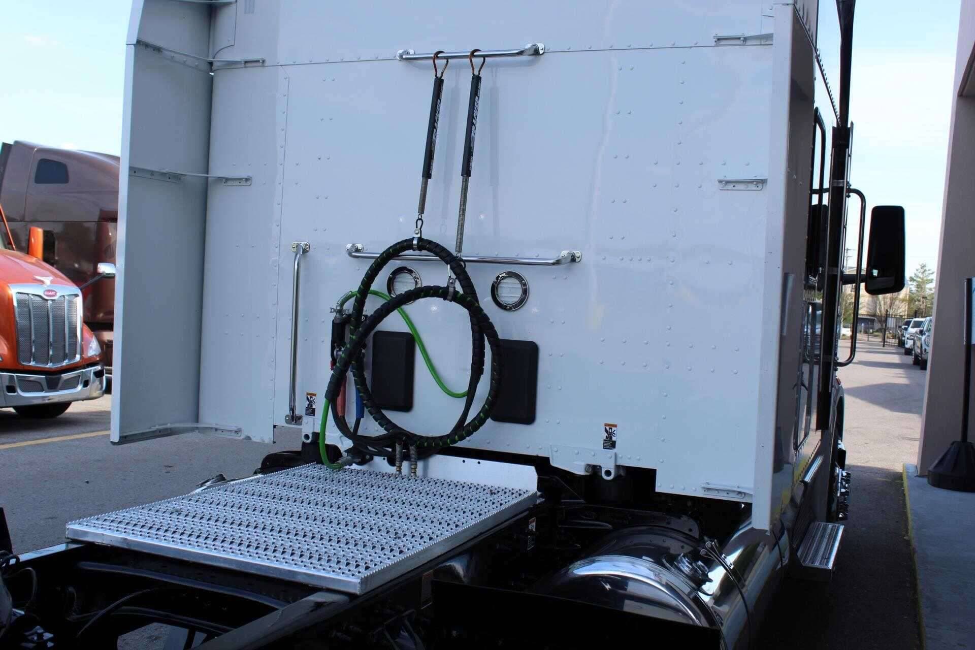 2022 Peterbilt 567 image 14