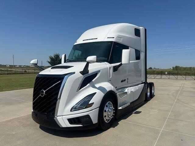 2026 Volvo NEW VNL64T860 image 1