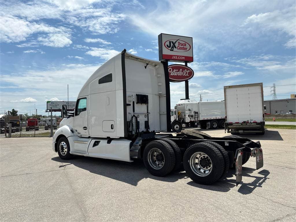 2021 Kenworth T680 image 2