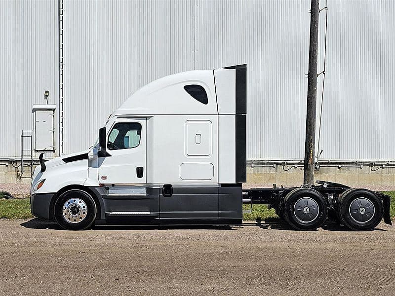 2026 Freightliner Cascadia 126 image 7