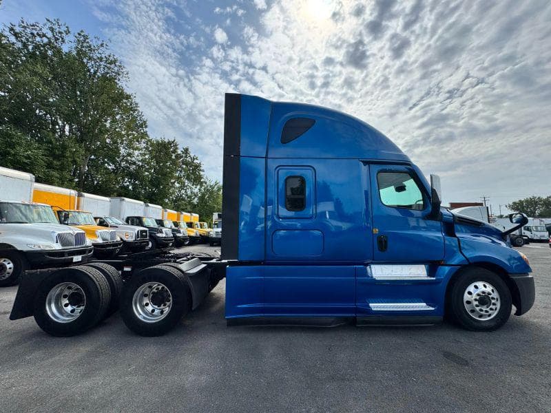 2021 Freightliner Cascadia image 13