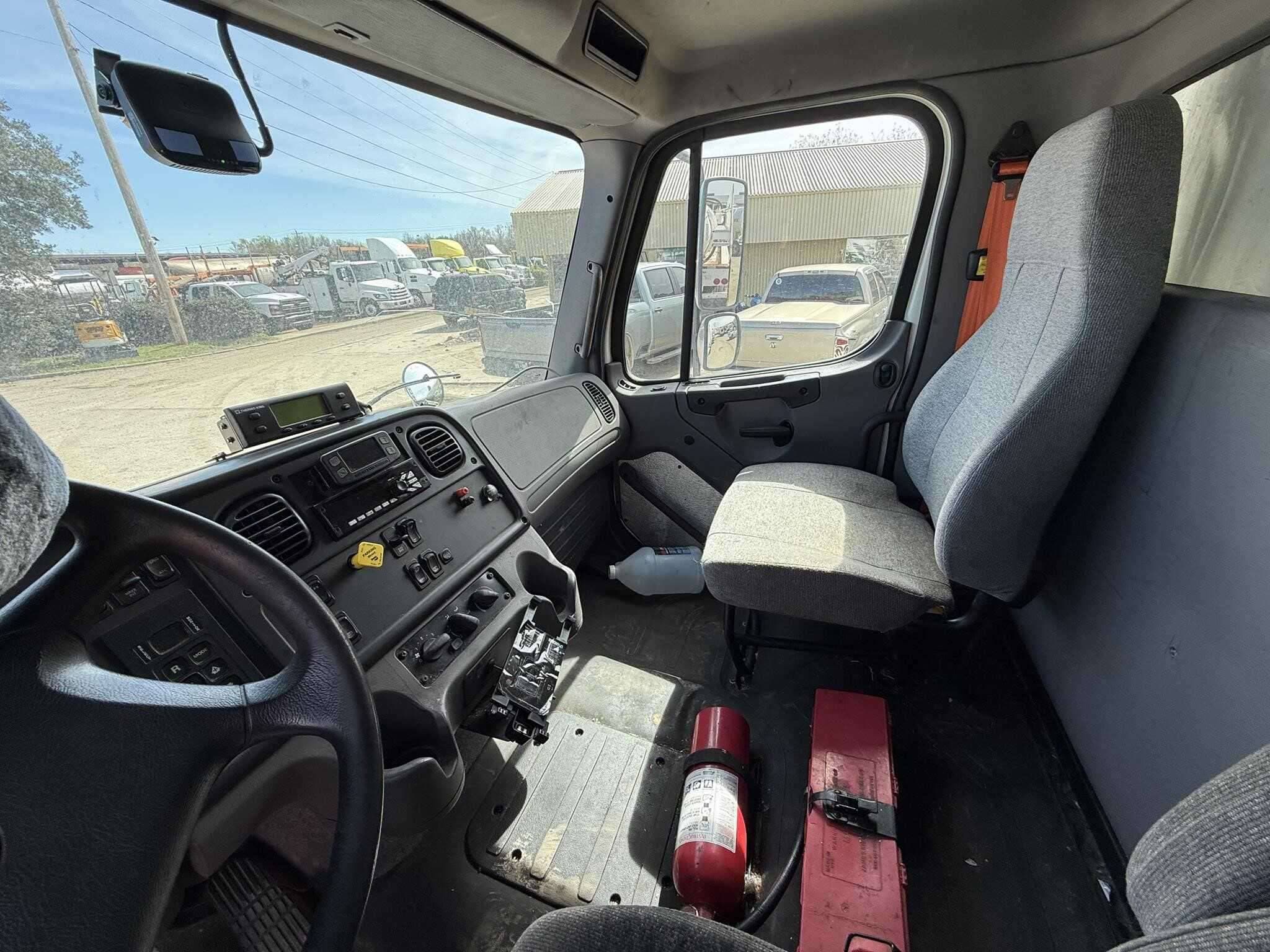 2019 Freightliner M2 image 5