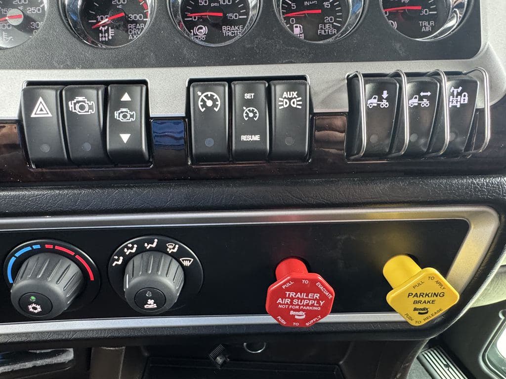New 2027 KENWORTH W900L image 22