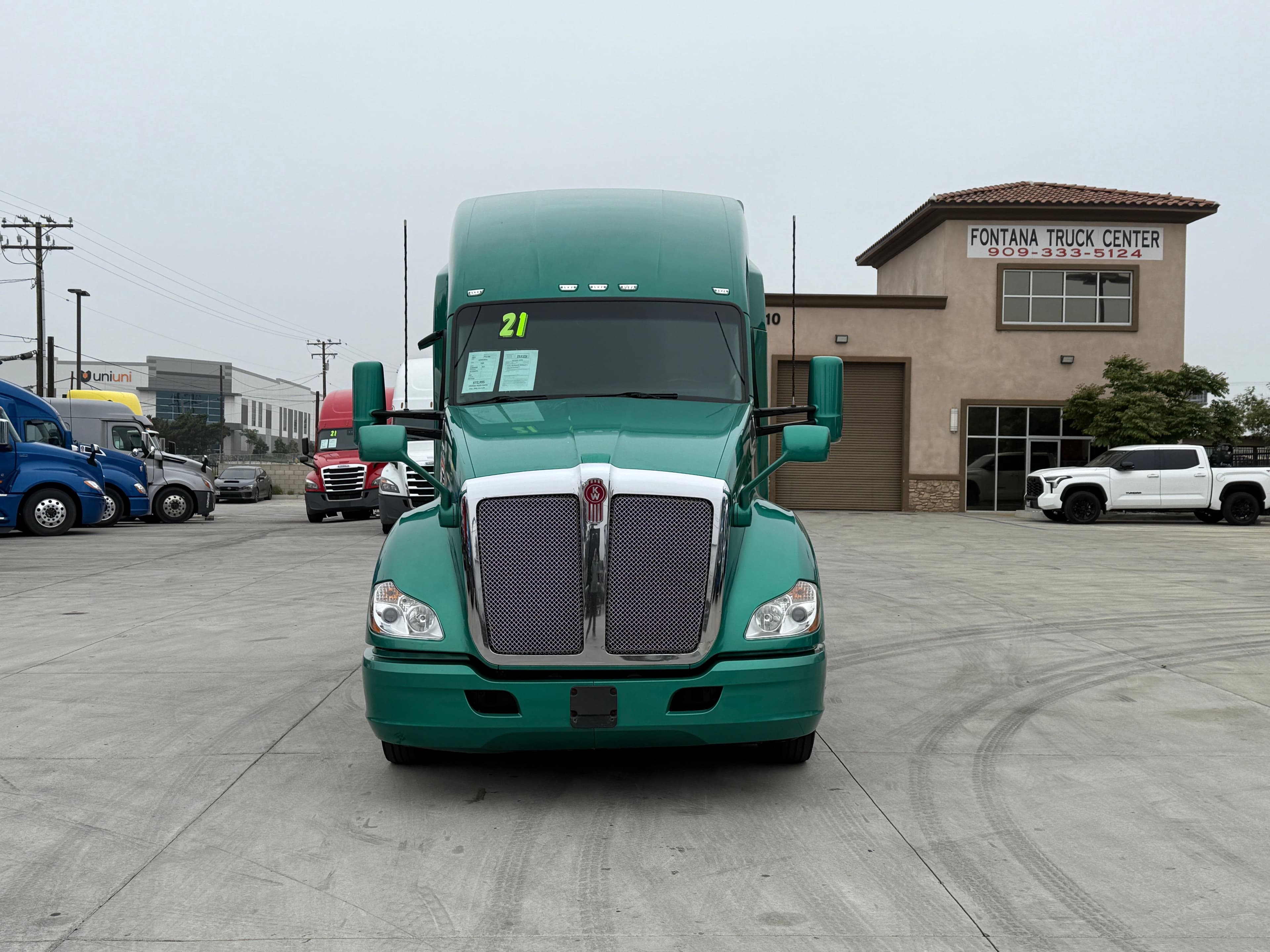 2021 Kenworth T680 image 2