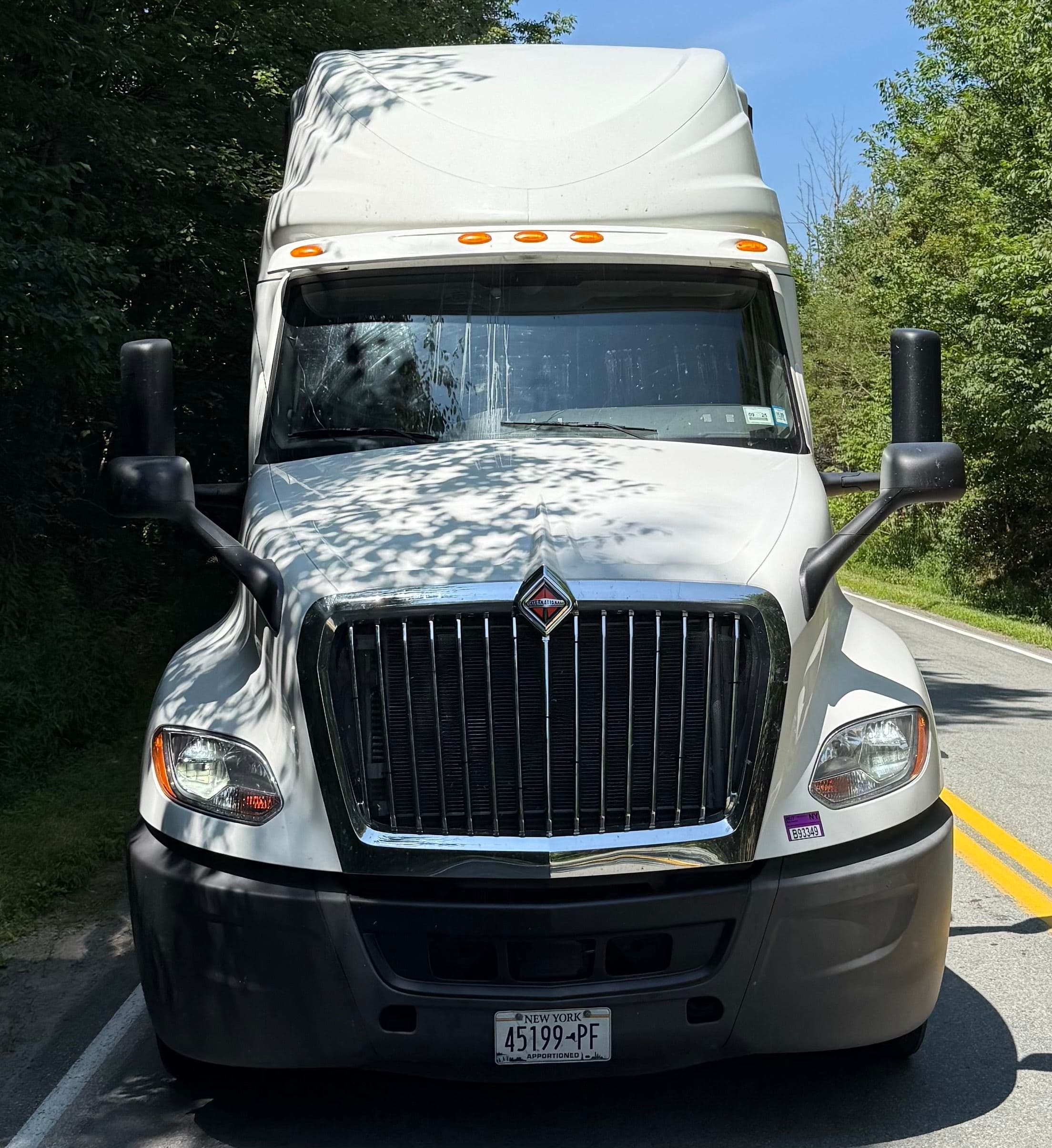 2019 International LT625 image 5