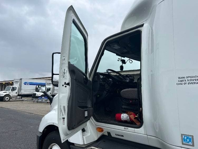 2023 International LT62F image 4