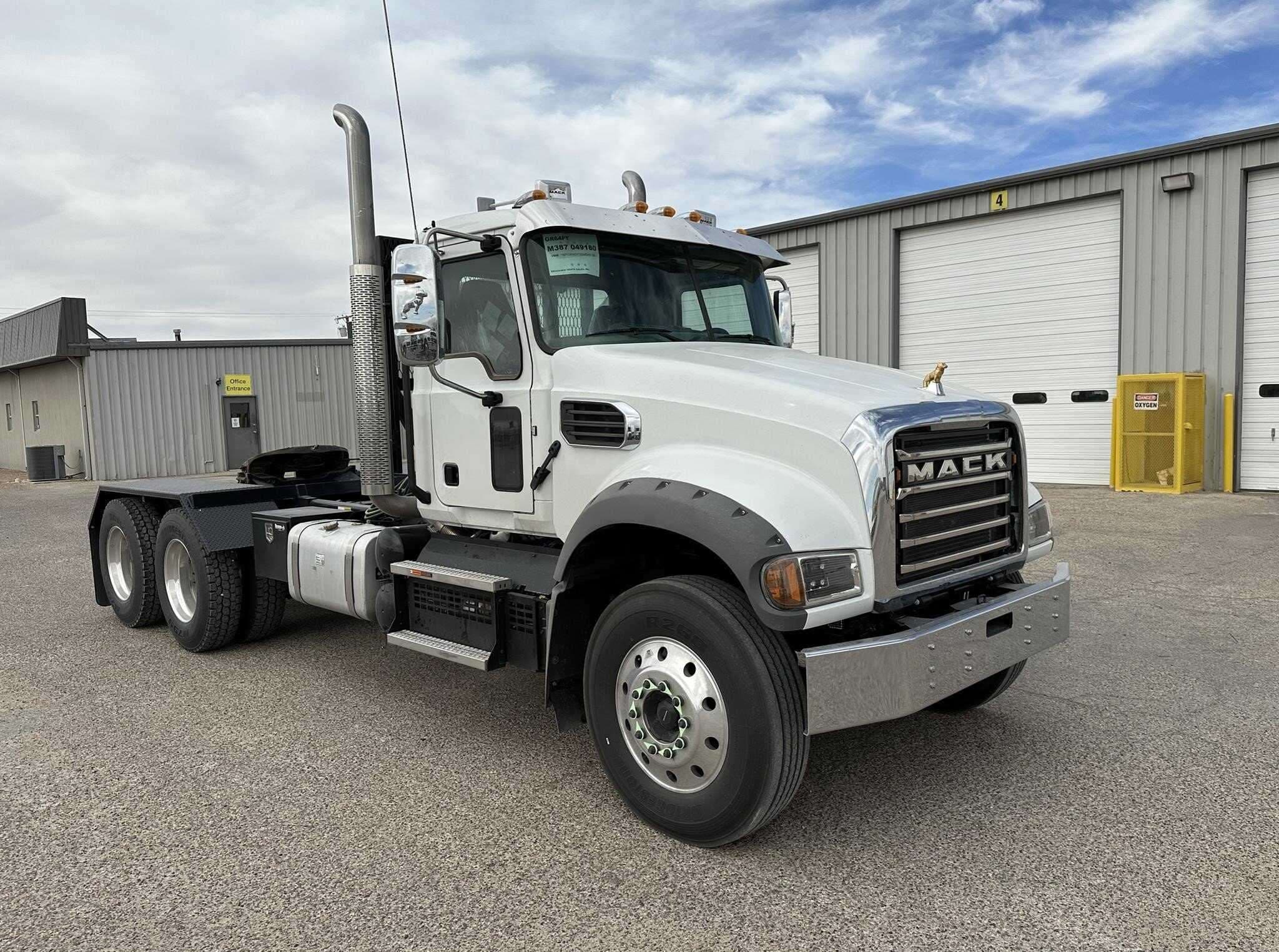 New 2025 MACK GRANITE Winch Truck in Hobbs, NM image 3
