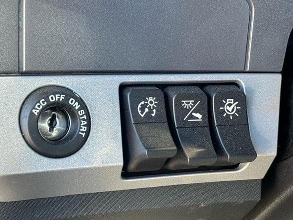 2025 Kenworth T880 image 16