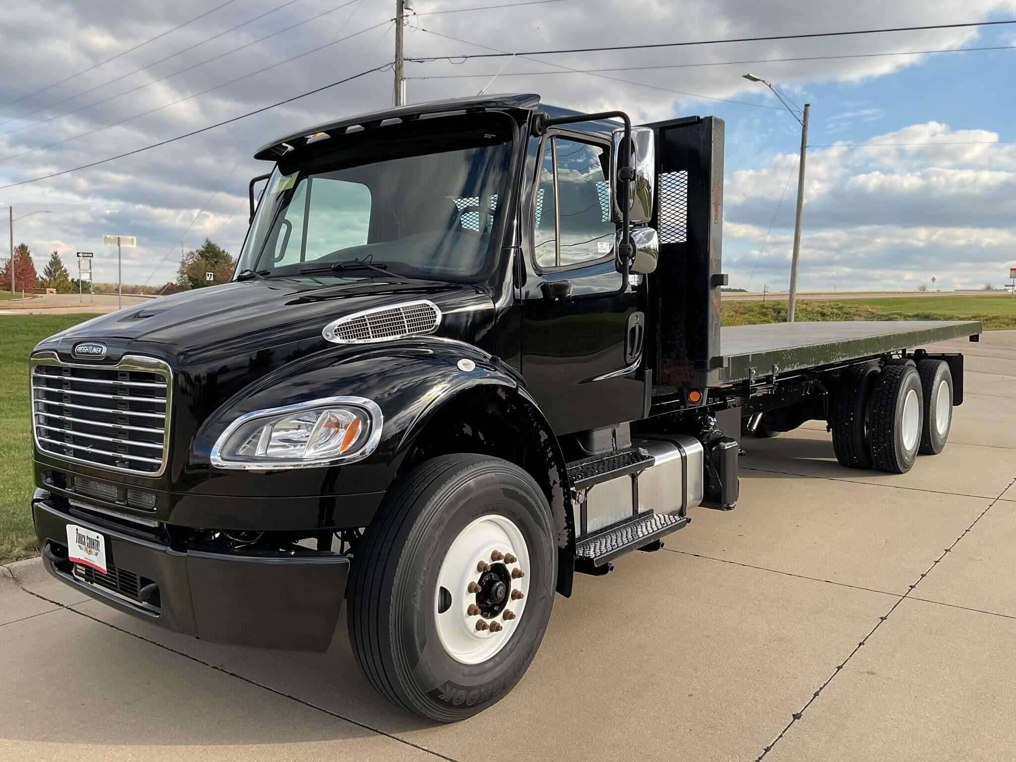 2017 Freightliner M2 image 3