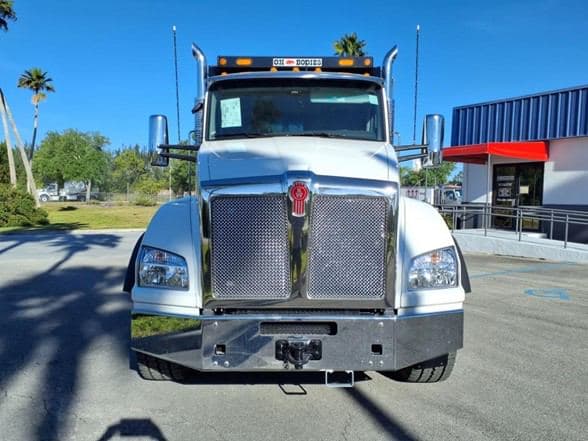 2026 Kenworth T880 image 2