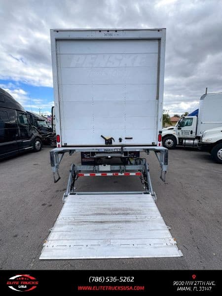 2020 Hino 268 image 31