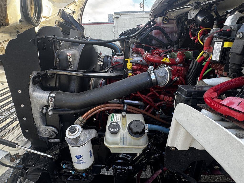 2017 Freightliner M2-106 image 47