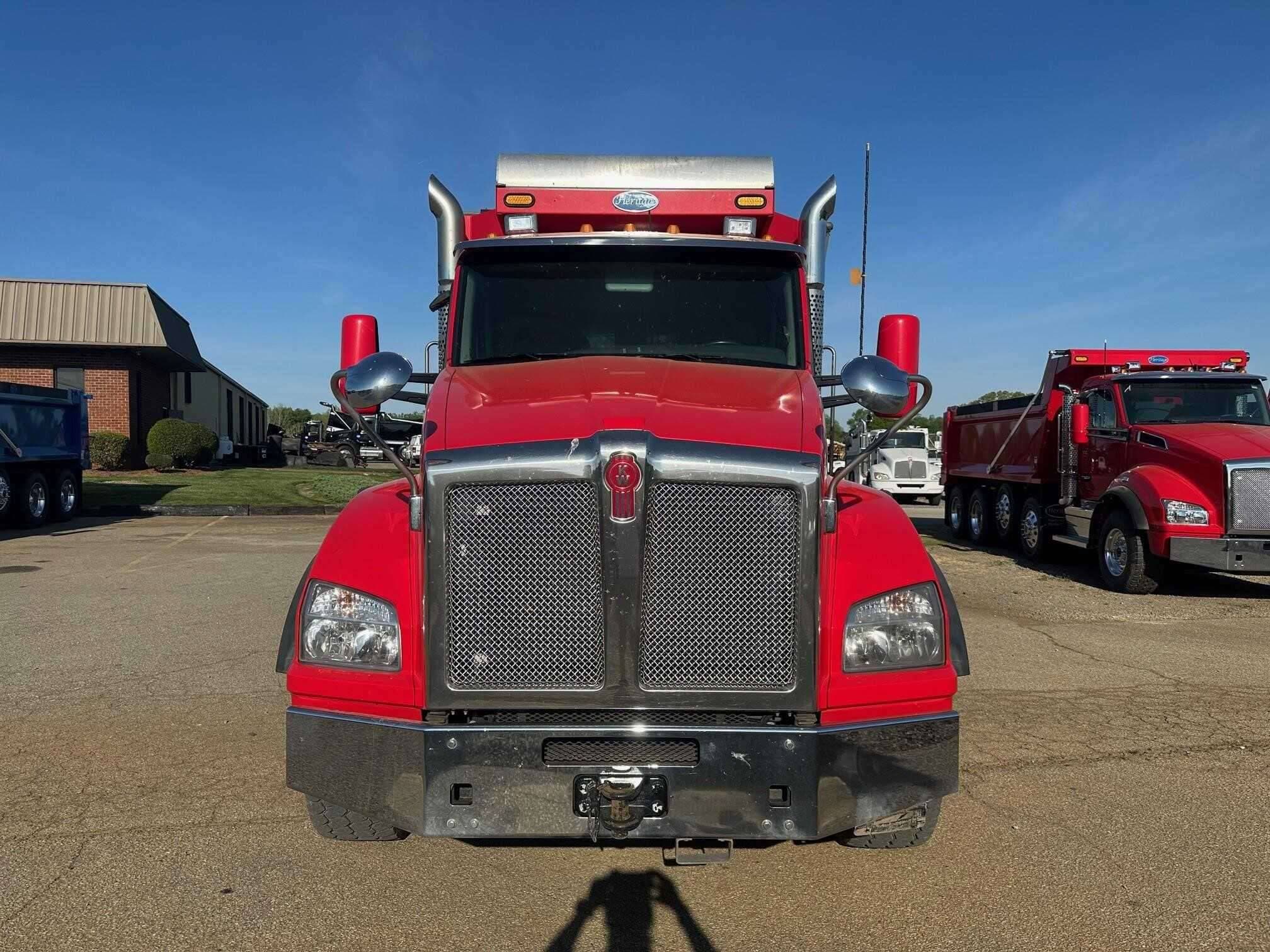 2023 Kenworth T880 image 3