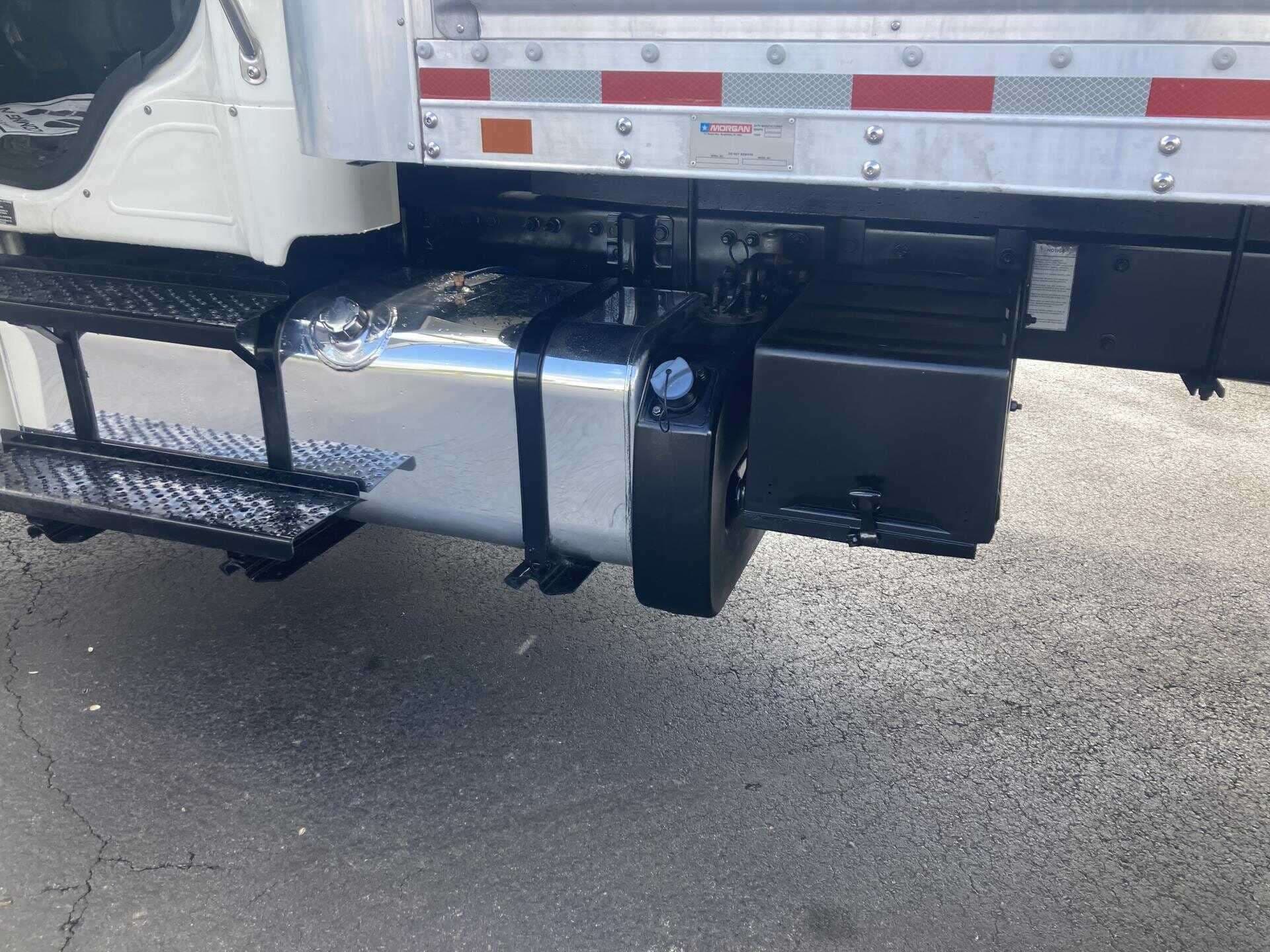 2020 Freightliner M2 image 4