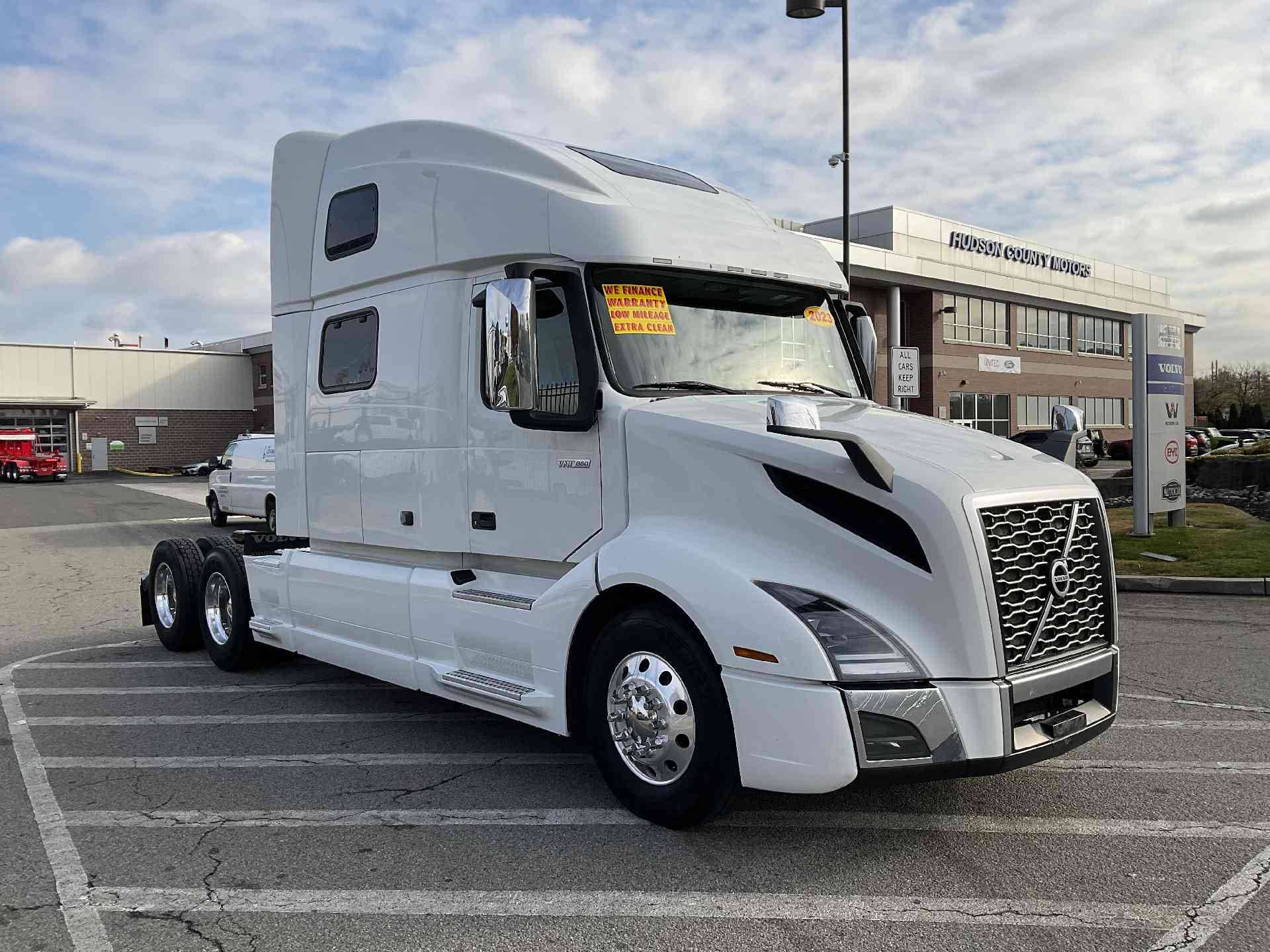 2023 Volvo VNL image 4