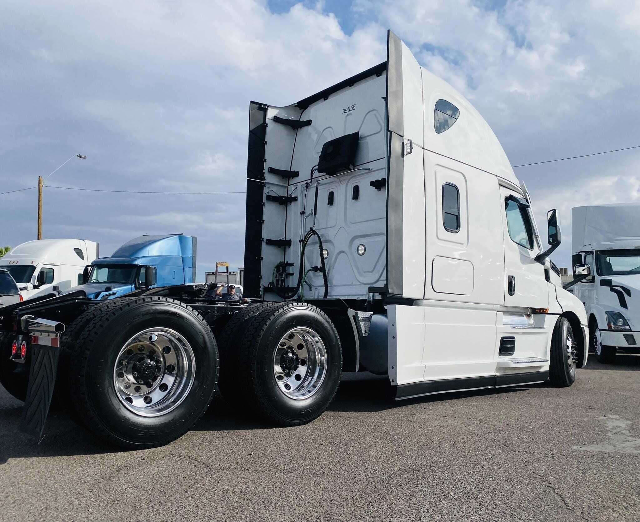 2023 Freightliner Cascadia 126 image 2