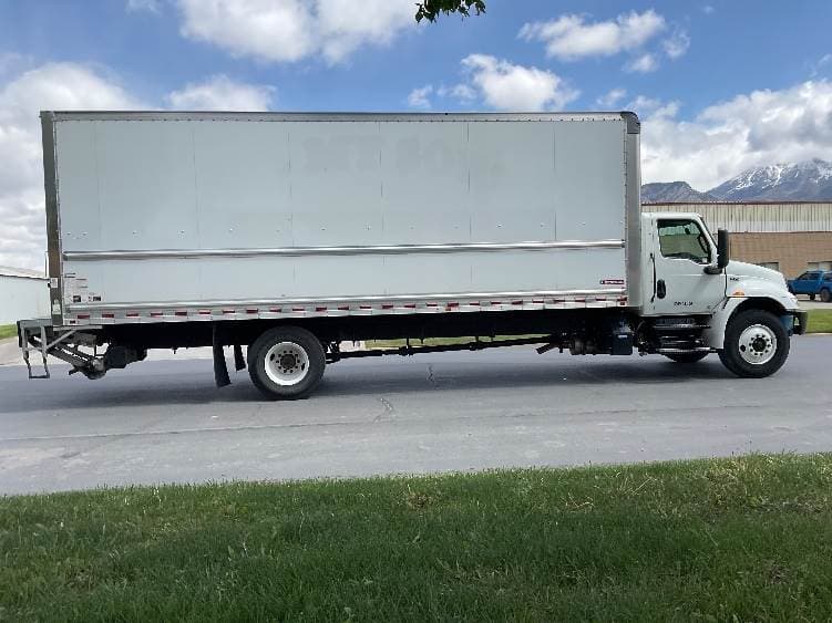 2022 International MV607 Box Truck - 220HP, 6 Speed Automatic, Roll up Door image 15