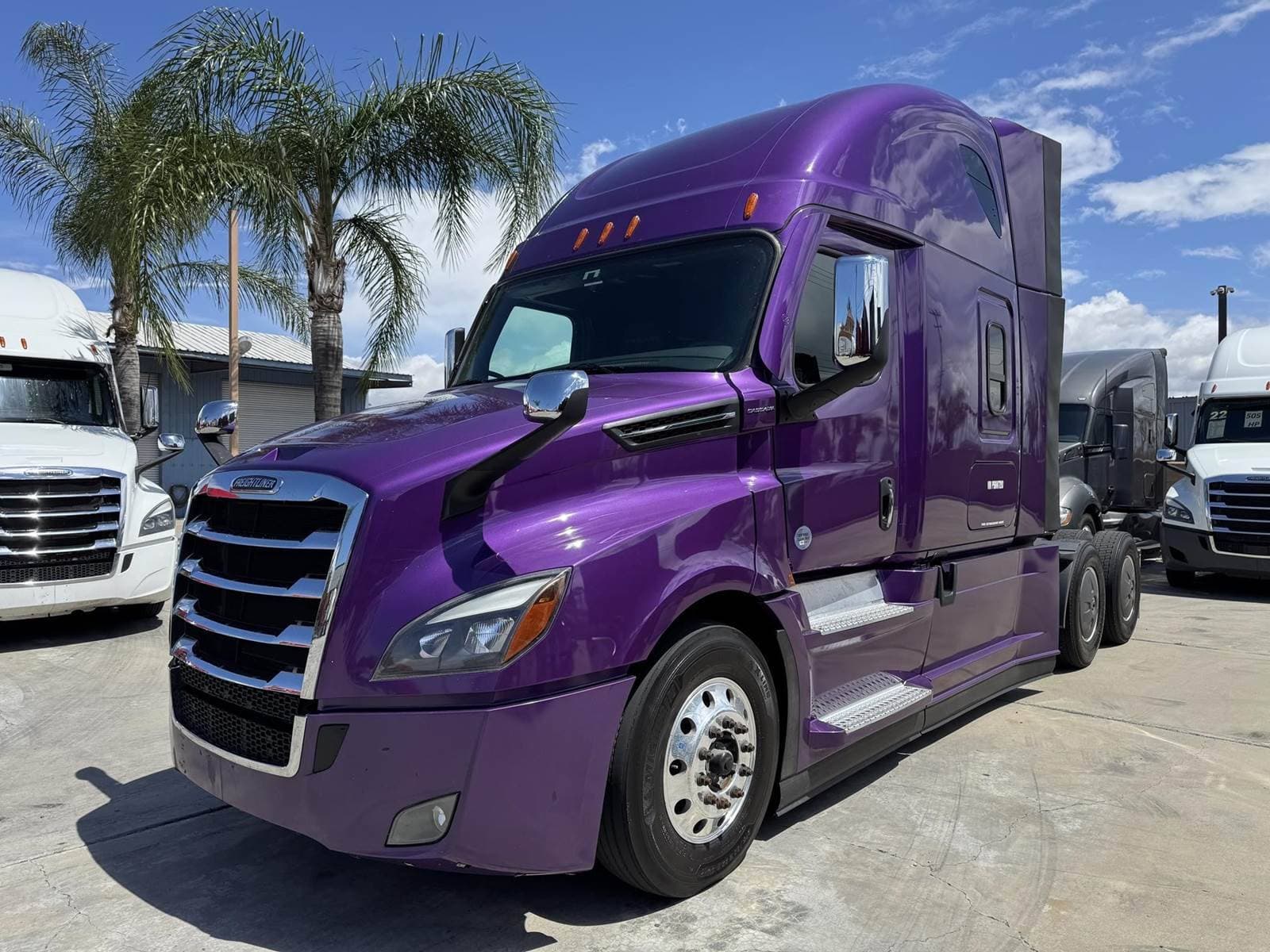 2023 Freightliner Cascadia 126 image 1
