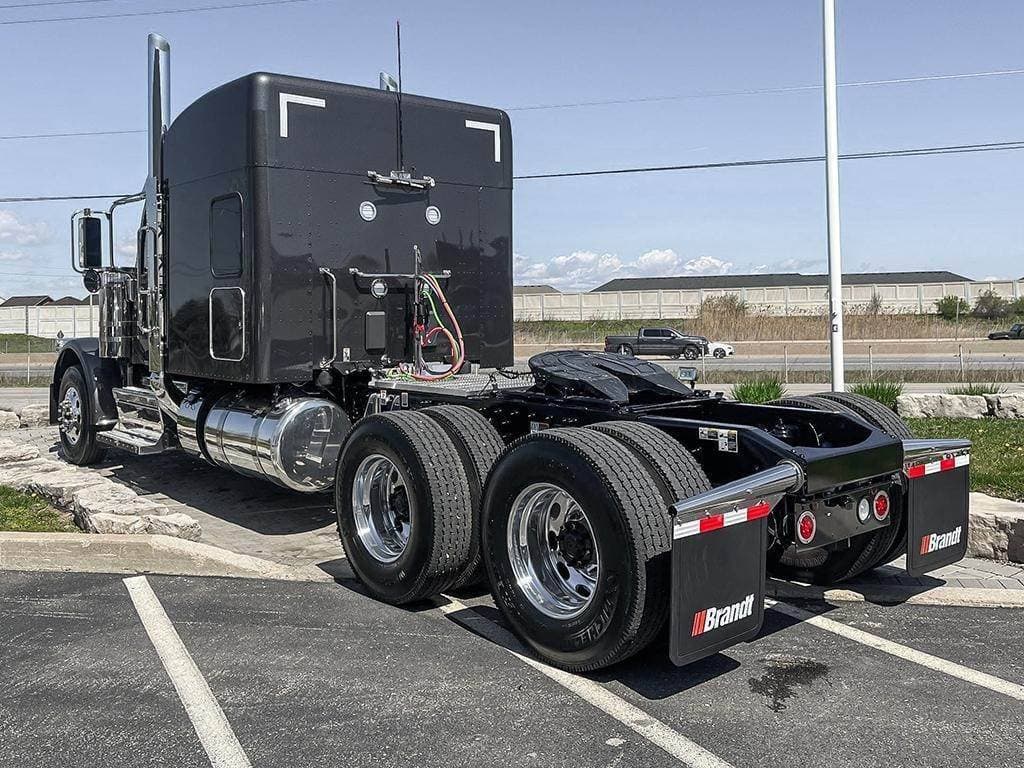 2025 Peterbilt 589 image 7
