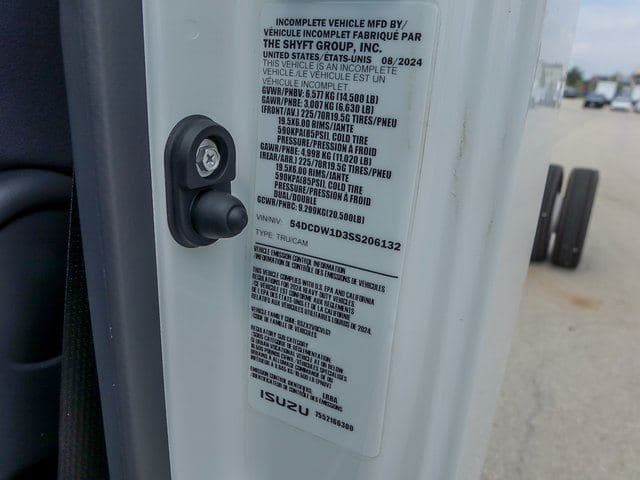 2025 Chevrolet 4500 HG LCF Gas Work Truck 176" Wheelbase Cab Chassis image 15