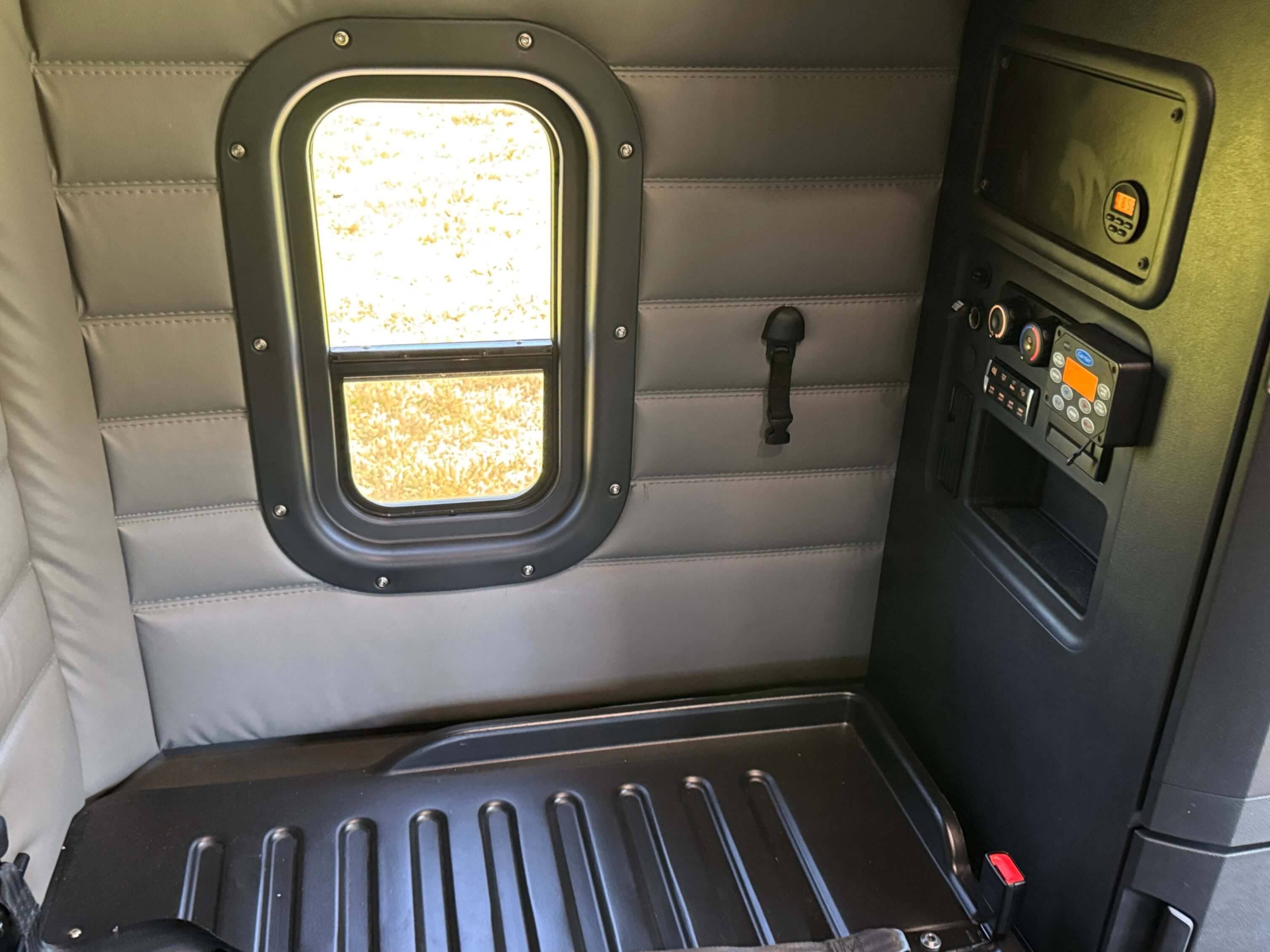 2022 Freightliner Cascadia 126 image 19