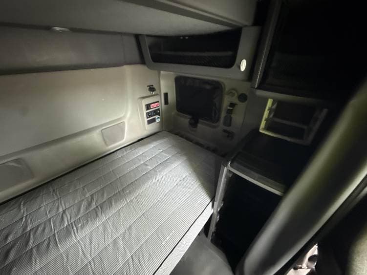 2023 International LT62F image 8