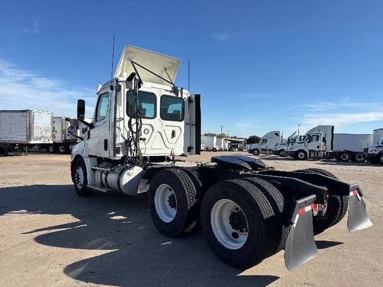2018 Freightliner Cascadia image 10