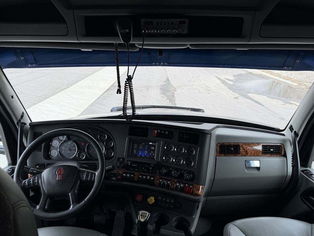 Used 2020 KENWORTH T880 image 26