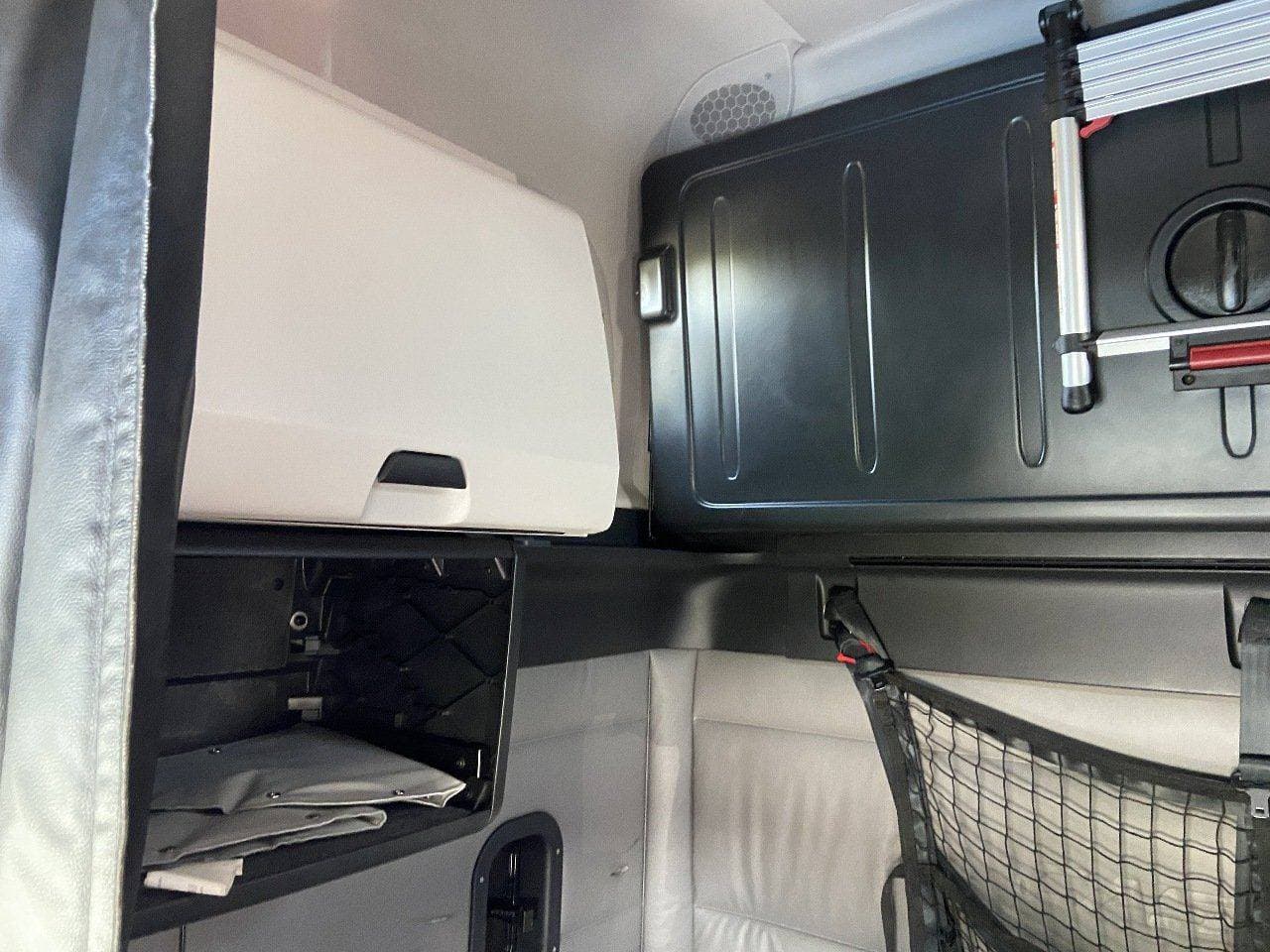 2022 FREIGHTLINER Cascadia CA126 ** Tandem Axle Sleeper image 15