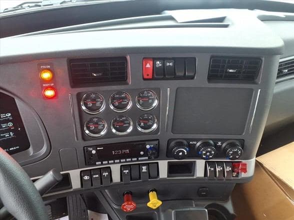 2026 Kenworth T880 image 18