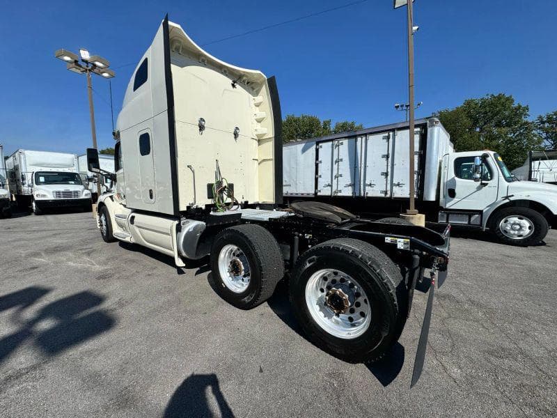 2022 Peterbilt 579 image 18