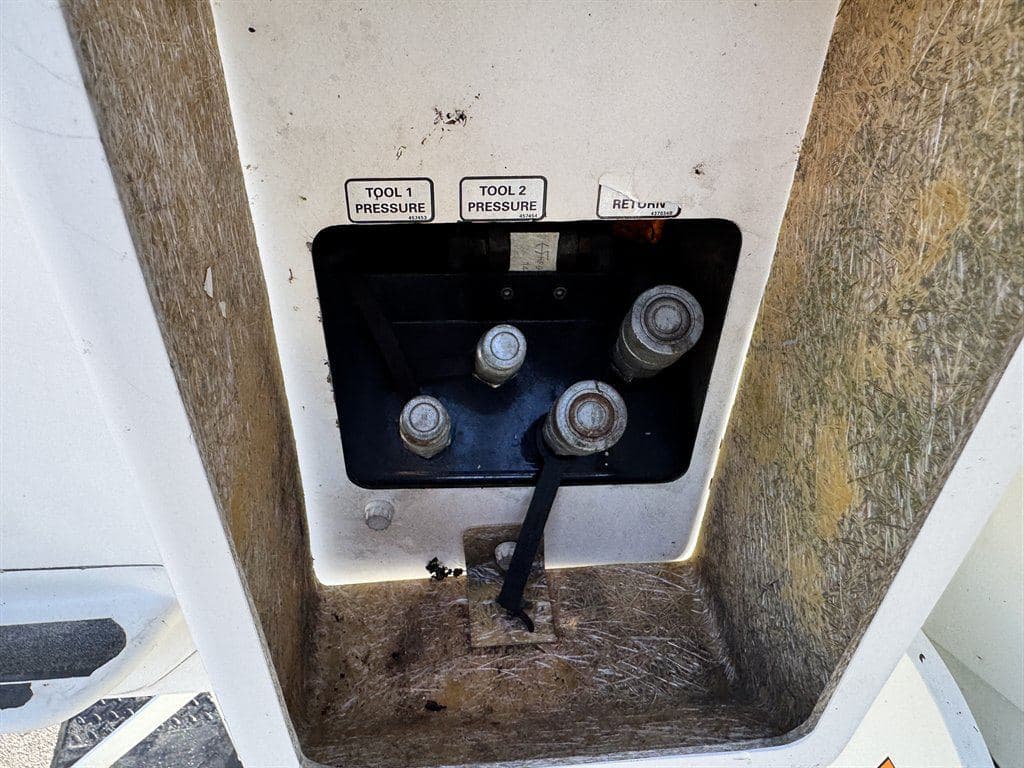 2015 Freightliner M2 106 image 28