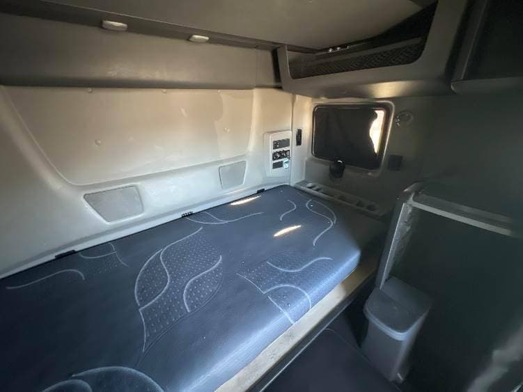 2022 International LT625 image 11