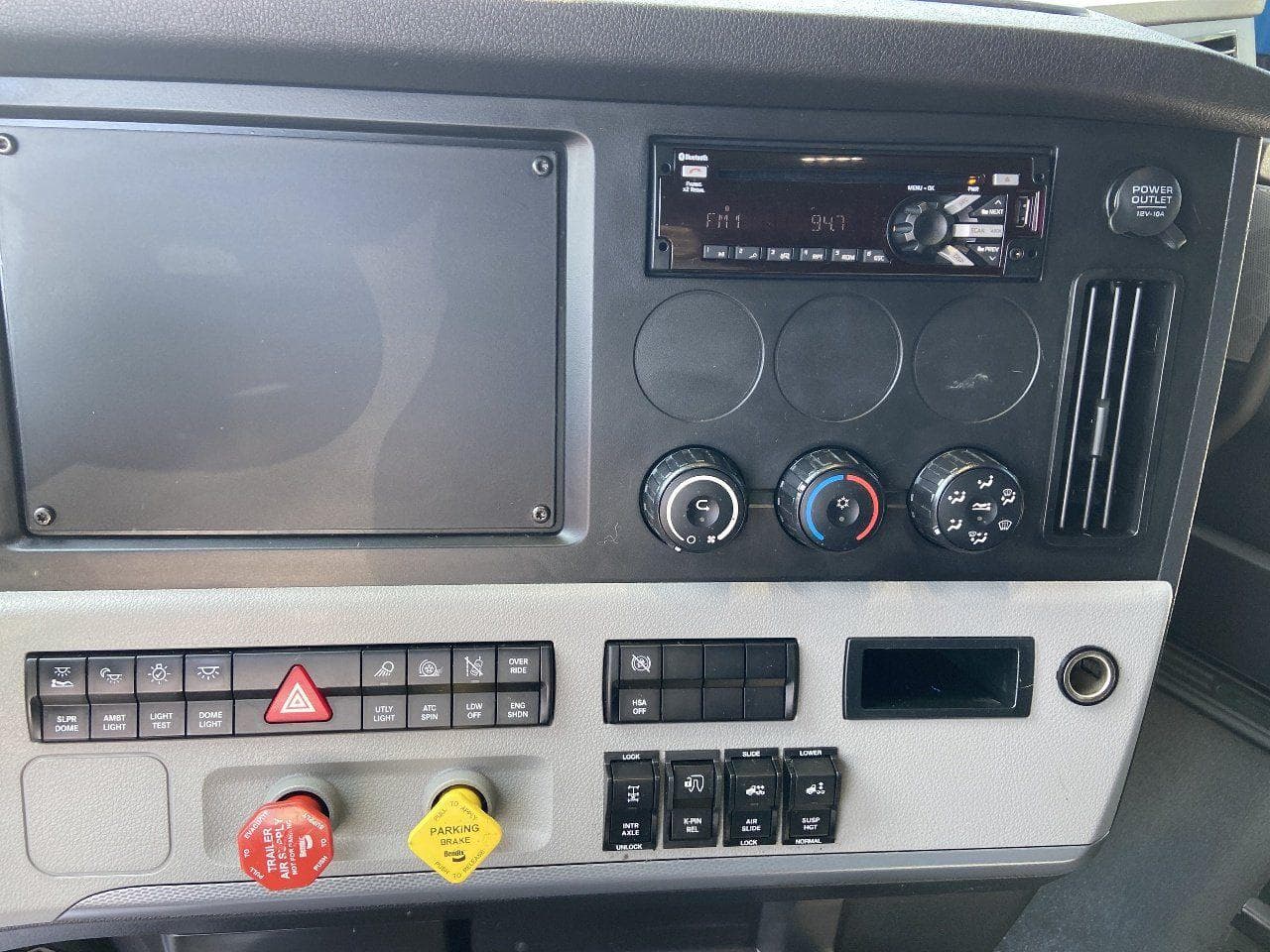 2022 FREIGHTLINER Cascadia CA126 ** Tandem Axle Sleeper image 10