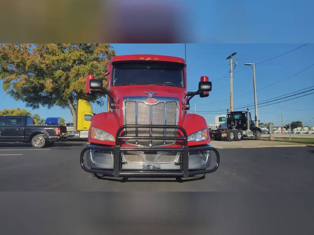 2022 Peterbilt 579 image 3