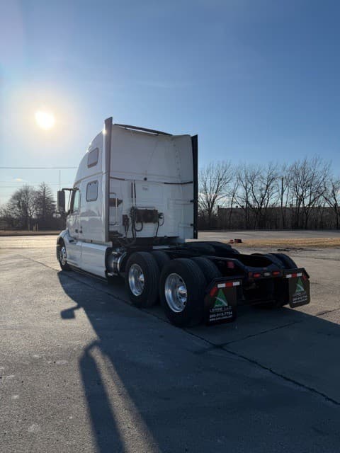 2024 Volvo VNL image 3