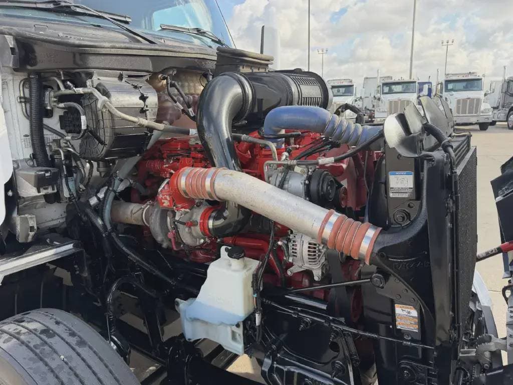 2022 Peterbilt 579 image 5