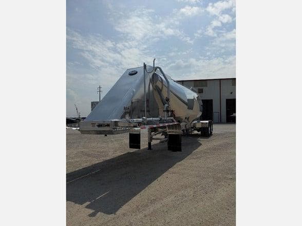 2025 Mac Trailer Mfg 1650 Cft image 6